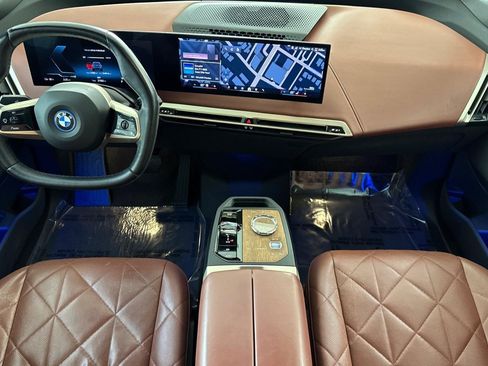 Used 2024 BMW iX xDrive50 w/ Premium Package AWD/4WD image 13