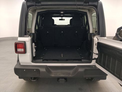 Used 2018 Jeep Wrangler Unlimited Sport S AWD/4WD image 29