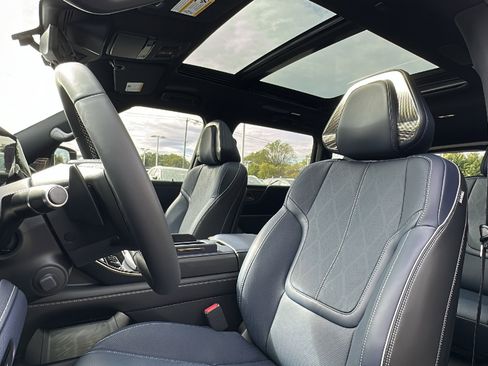 New 2026 INFINITI QX80 4WD image 8