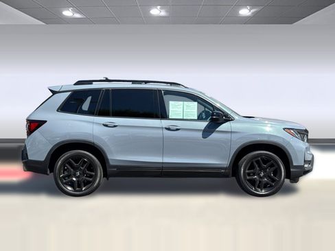 Used 2025 Honda Passport Black Edition image 7