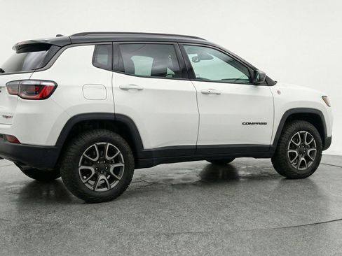 Used 2025 Jeep Compass Trailhawk AWD/4WD image 9