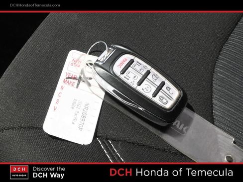 Used 2022 Chrysler Voyager LX FWD image 16