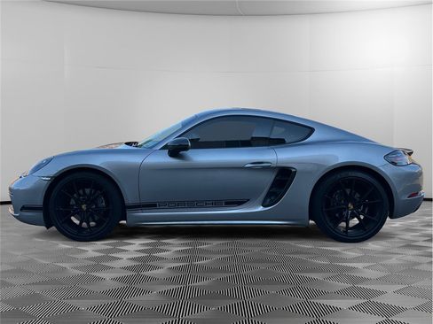 Used 2017 Porsche 718 Cayman RWD image 3