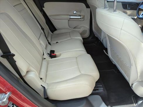 Used 2021 Mercedes-Benz GLB 250 4MATIC image 19