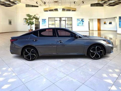 Certified 2023 Nissan Altima 2.5 SR FWD image 4