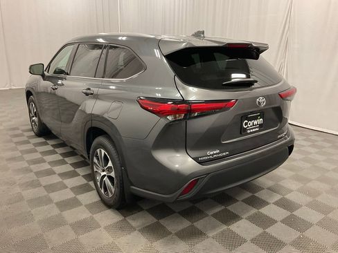 Used 2022 Toyota Highlander XLE image 6