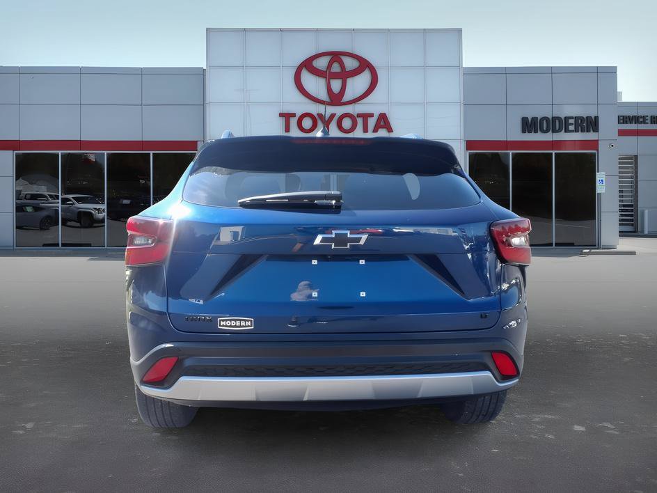 Used 2024 Chevrolet Trax LT w/ Driver Confidence Package FWD image 4
