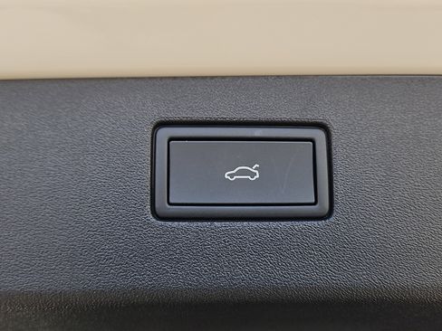 Certified 2026 Volkswagen Tiguan SE R-Line image 7