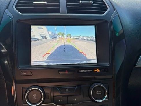 Used 2018 Ford Explorer XLT w/ Equipment Group 202A FWD image 11
