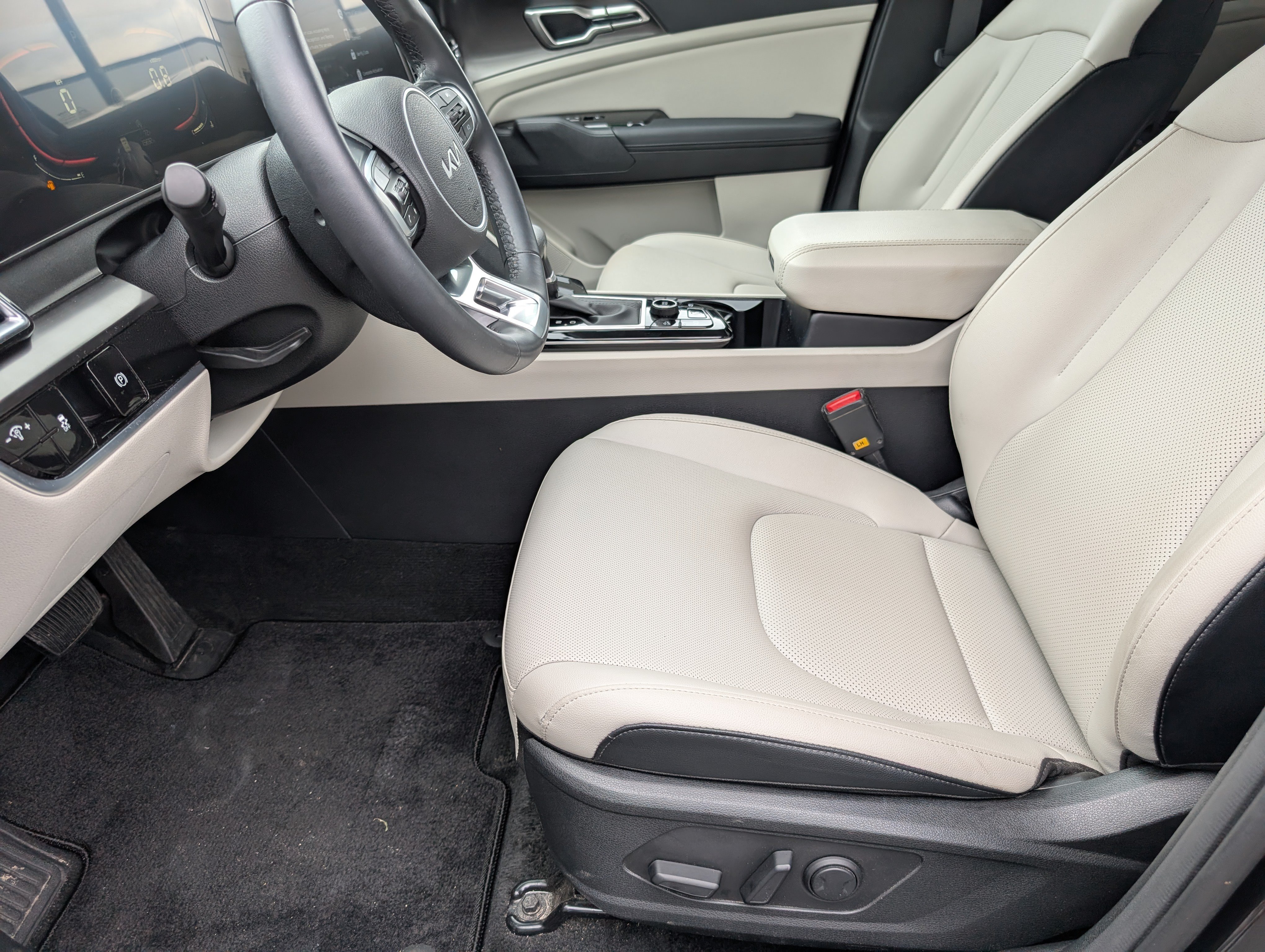 Used 2025 Kia Sportage EX FWD image 15