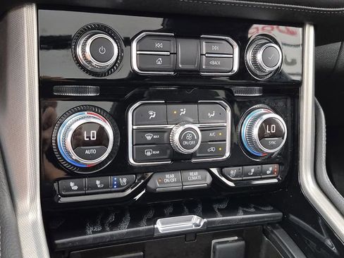 Used 2023 GMC Yukon Denali RWD image 37