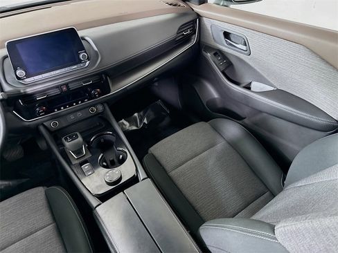 Used 2023 Nissan Rogue SV image 25