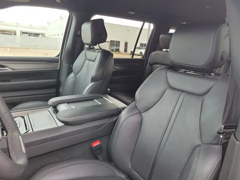 Used 2026 Jeep Grand Wagoneer Limited AWD/4WD image 17