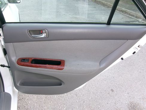 Used 2002 Toyota Camry XLE image 25