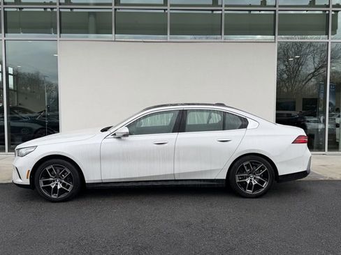 Used 2026 BMW 530i xDrive w/ Executive Package image 2