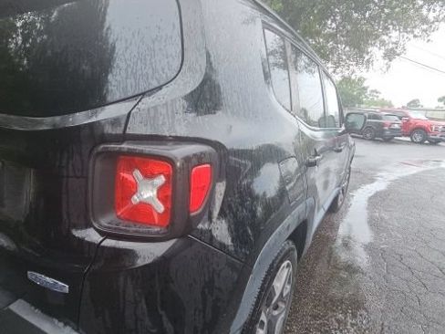 Used 2015 Jeep Renegade Latitude w/ Popular Equipment Group AWD/4WD image 8