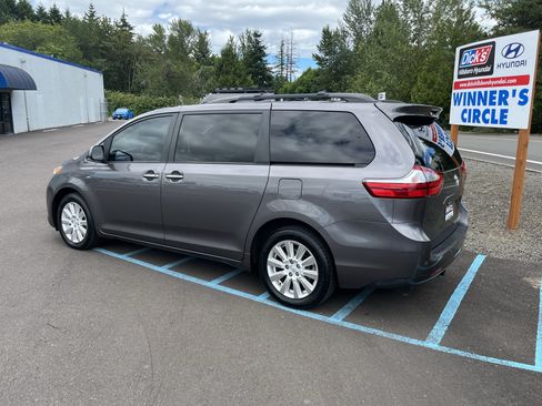 Used 2017 Toyota Sienna XLE w/ XLE Navigation Package AWD/4WD image 3