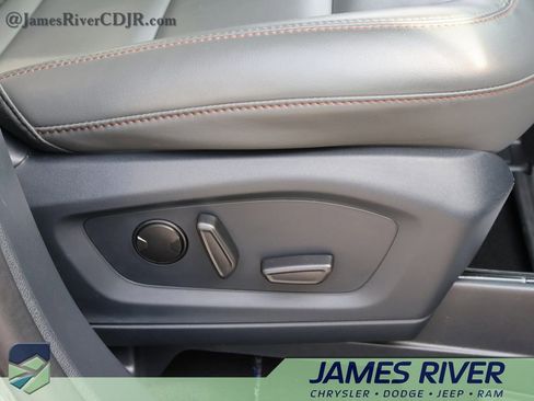 Used 2025 Ford Explorer Active w/ Active Comfort Package image 10