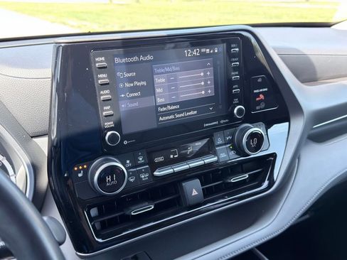 Used 2022 Toyota Highlander XLE image 15