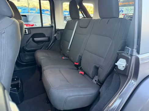 Used 2021 Jeep Wrangler Unlimited Sport image 17