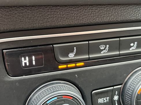 Used 2019 Volkswagen Atlas SE w/ Towing Package image 17