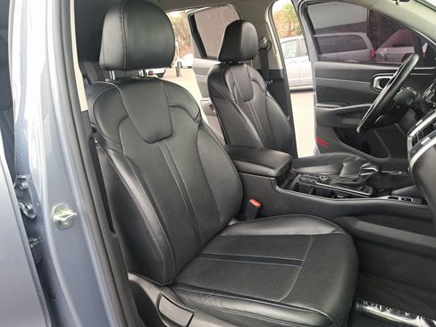 Used 2021 Kia Sorento S image 10