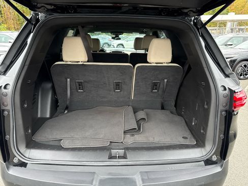 Used 2023 Chevrolet Traverse LS image 10