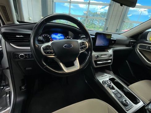 Used 2020 Ford Explorer XLT w/ Class III Trailer Tow Package image 12