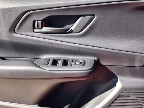 New 2026 Toyota Prius Plug-In Hybrid FWD image 17