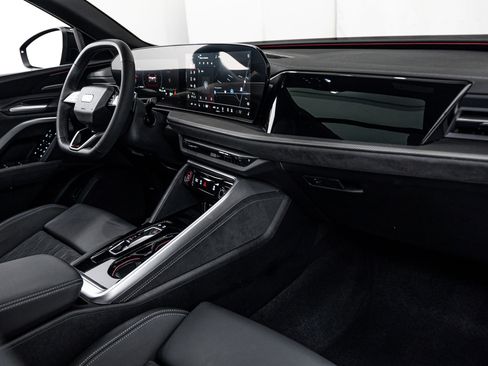 Certified 2025 Audi SQ5 Premium Plus w/ Premium Plus Package AWD/4WD image 8