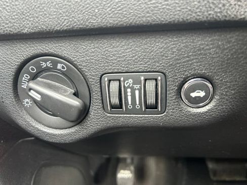 Used 2012 Dodge Charger SE RWD image 20