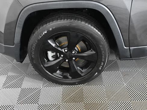 Used 2017 Jeep Cherokee Sport image 27