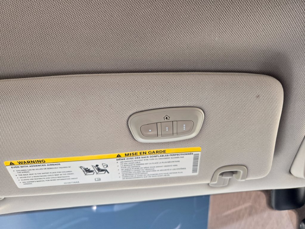 Used 2017 Chrysler Pacifica Limited FWD image 19