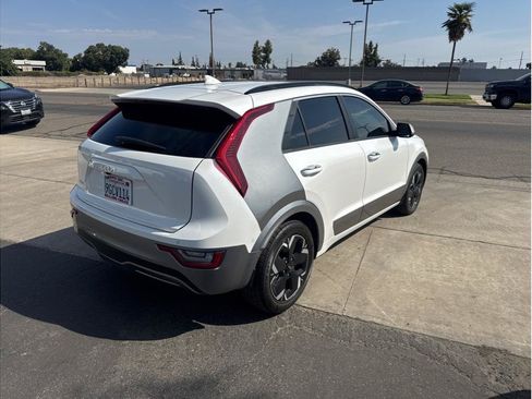 Used 2023 Kia Niro Wave FWD image 5