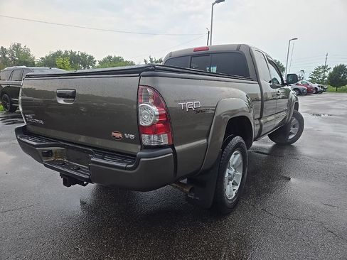 Used 2013 Toyota Tacoma 4x4 Access Cab V6 w/ TRD Sport Pkg image 5