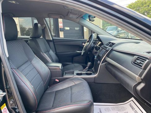 Used 2015 Toyota Camry SE FWD image 29