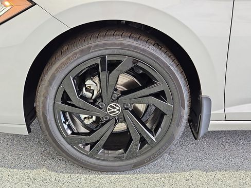 New 2026 Volkswagen Jetta SE FWD image 12