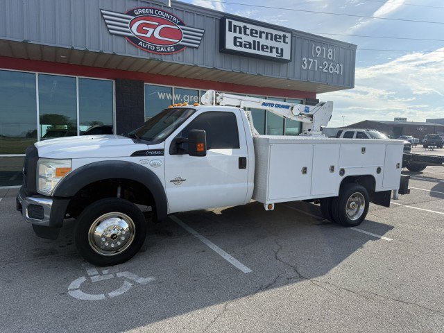 Used 2014 Ford F550 2WD Regular Cab Super Duty image 2