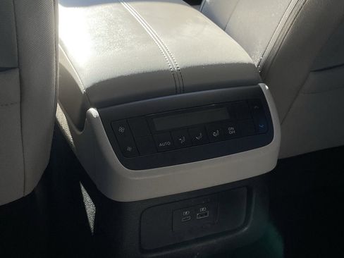 Used 2024 Nissan Pathfinder SV image 24