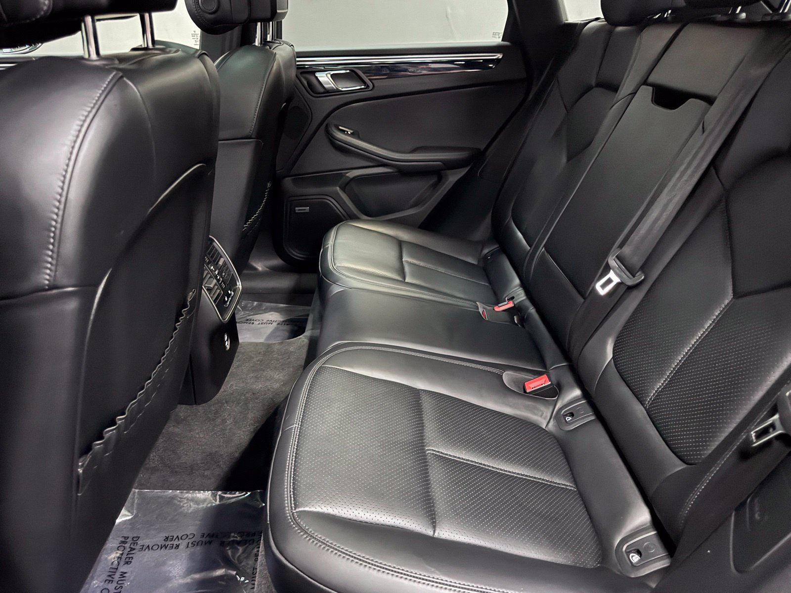 Used 2024 Porsche Macan AWD/4WD image 40