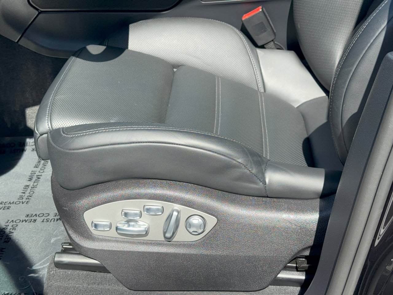 Certified 2026 Porsche Macan AWD/4WD image 16