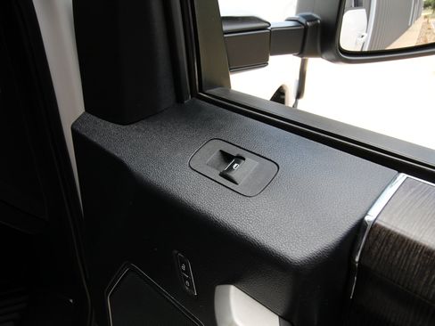 Used 2020 Ford F350 Lariat w/ Lariat Value Package AWD/4WD image 37