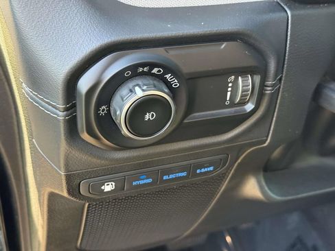 Used 2024 Jeep Wrangler Unlimited Sahara AWD/4WD image 34