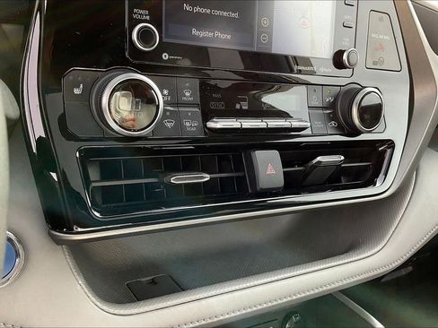 Used 2022 Toyota Highlander XLE image 16