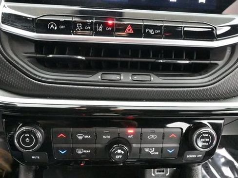 Used 2025 Jeep Compass Trailhawk AWD/4WD image 24