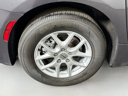 Used 2023 Chrysler Pacifica Touring-L image 31