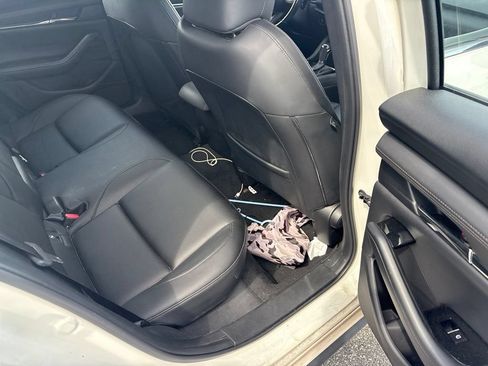 Used 2019 MAZDA MAZDA3 Hatchback FWD image 12