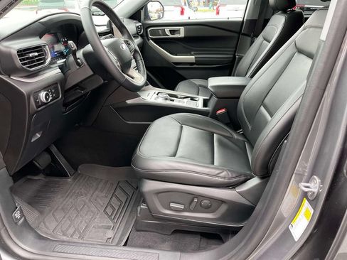 Used 2023 Ford Explorer XLT w/ Equipment Group 202A RWD image 28
