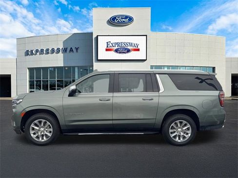 Used 2023 Chevrolet Suburban Premier image 9