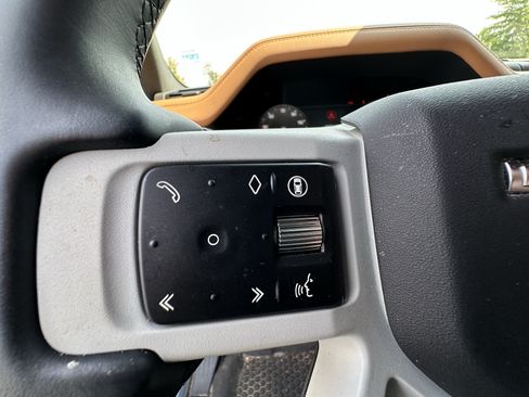 Used 2024 Land Rover Defender 110 X-Dynamic SE AWD/4WD image 20
